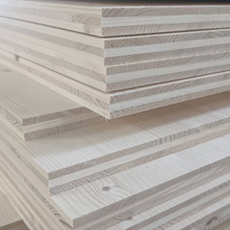 スプルース建築用 CLT パネル